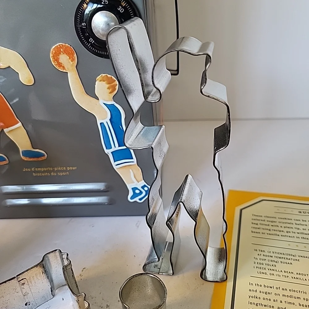 Williams-Sonoma 2007 Kids All-Star Sports Cookie Cutters